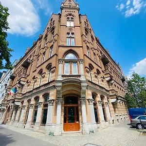 4* Aparthotel 1898